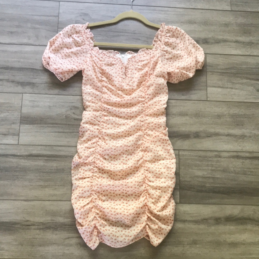 ASTR Pink Floral Puff Sleeve Dress
